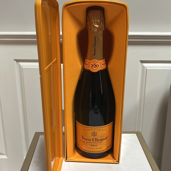 🍾NEW Veuve SMEG Mini Fridge Gift Box - Picture 5 of 5